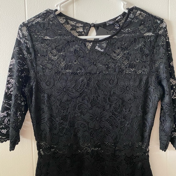 Fashion Nova lace dress - Picture 2 of 5